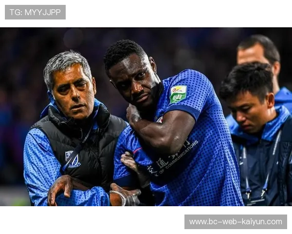 昔日国家队恩怨重燃 球员再度相逢赛场激情与宿敌情交织 昔日国家队恩怨重燃 球员再度相逢赛场激情与宿敌情交织