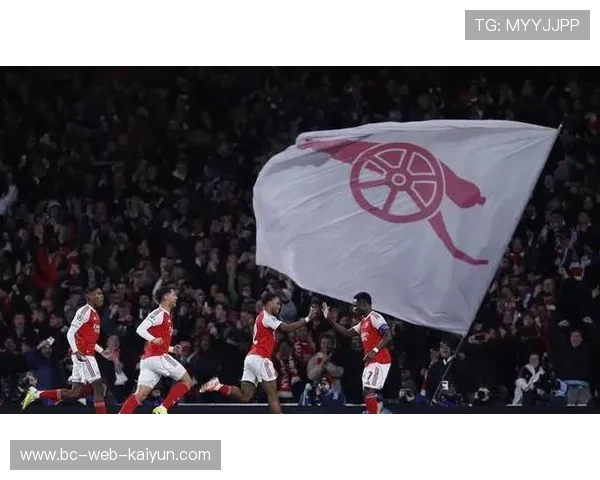 切尔西在边路连续制造压迫,对手被迫后退 切尔西在边路连续制造压迫,对手被迫后退