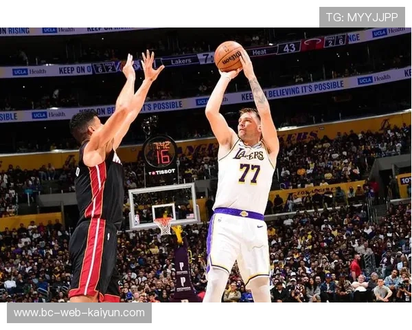 东契奇领衔狂潮！哈克斯火力全开湖人新援惊艳亮相西部格局悄然改变