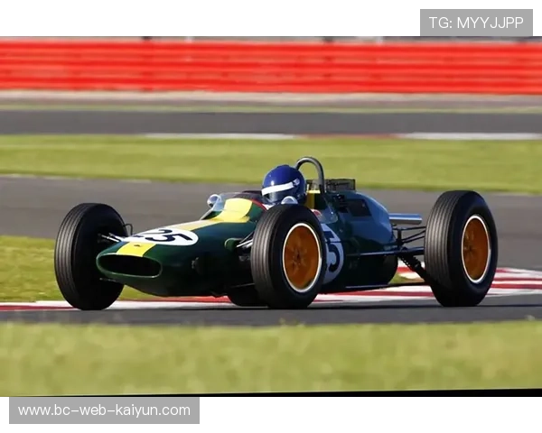 赛车车手之间的心理对决同样残酷