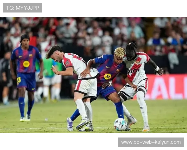 巴萨直塞撕开防线，佩德里助攻拉菲尼亚推射入网