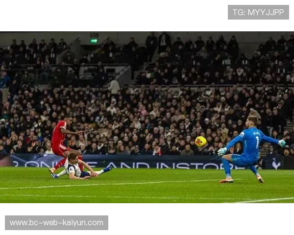 热刺利用跑动优势打开防线，掌控比赛节奏