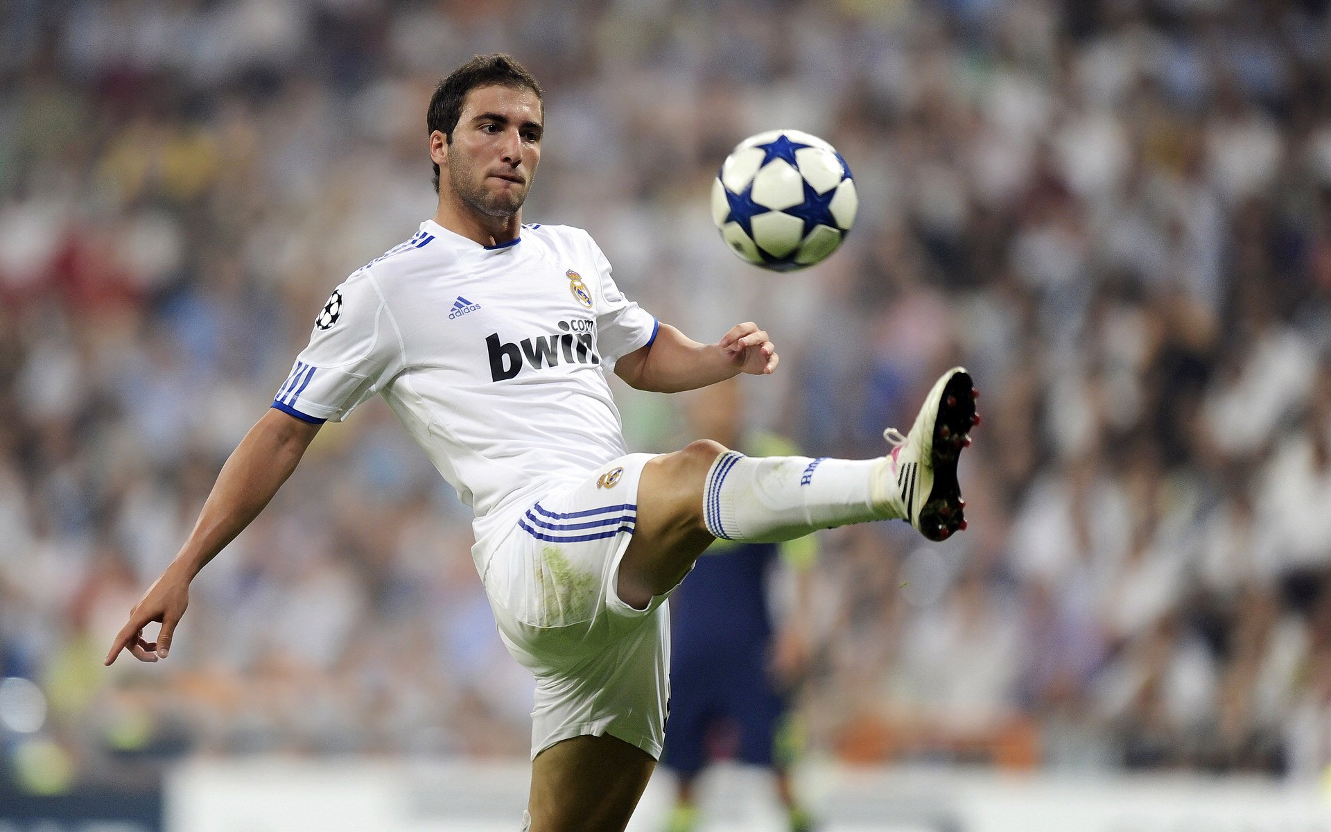 意甲豪门上演进球大战